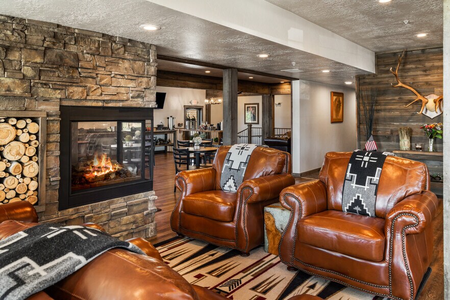 603 Yellowstone Ave, West Yellowstone, MT à vendre - Hall d’entrée – Image 3 sur 4