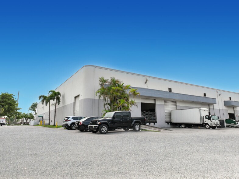 5535-5545 NW 35th Ave, Fort Lauderdale, FL à louer - Photo de l’immeuble – Image 2 sur 14