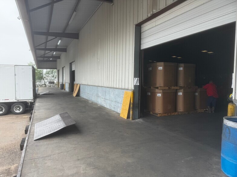 14403 Import Rd, Laredo, TX à louer - Photo de l’immeuble – Image 3 sur 11