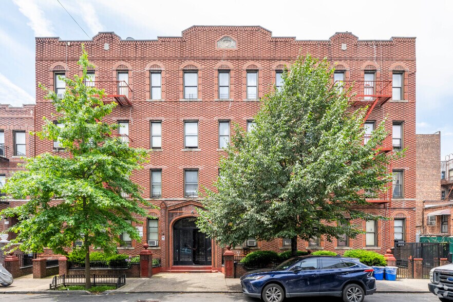 448 E 94th St, Brooklyn, NY à vendre - Photo de l’immeuble – Image 3 sur 9