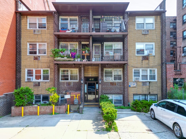 4137 Parsons Blvd, Flushing, NY à vendre - Photo principale – Image 1 sur 11