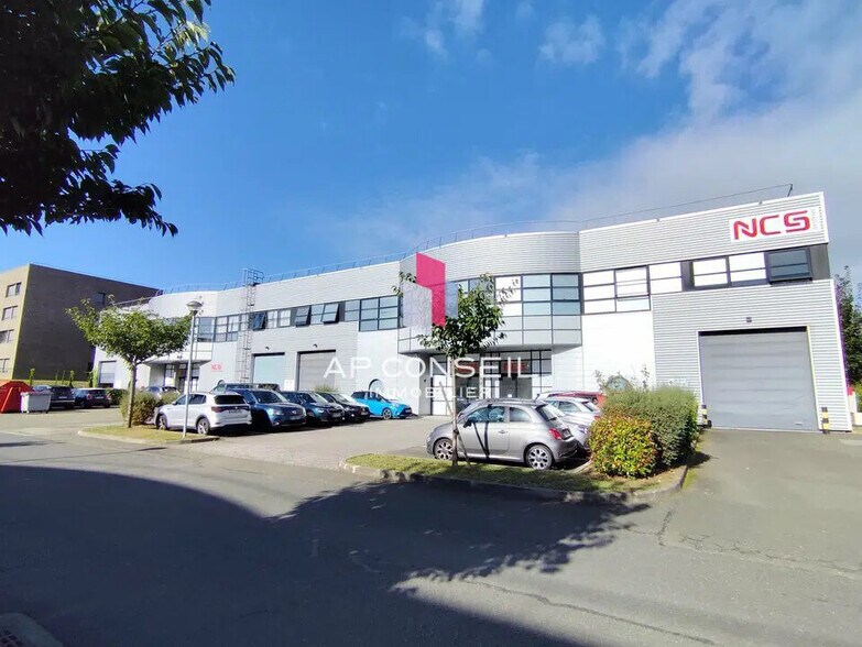 Bureau dans Élancourt à louer - Photo de l’immeuble – Image 1 sur 7