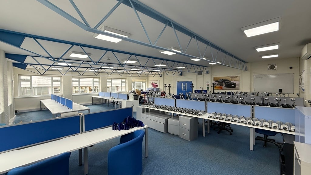 25-28 Station Clos, Potters Bar, HRT EN6 1TL - Lot 28 - - Photo intérieure - Image 1 of 2