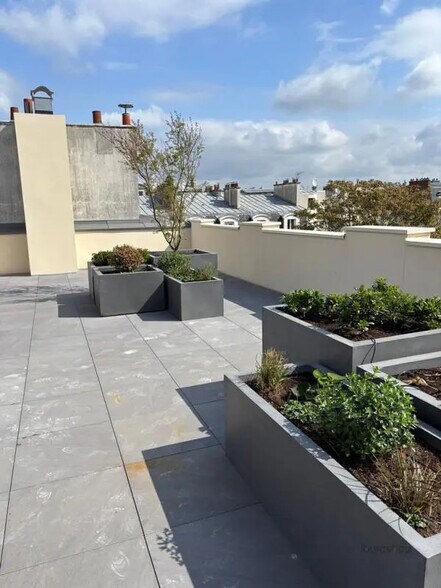 Bureau dans Saint-Denis à louer - Photo de l’immeuble – Image 1 sur 5