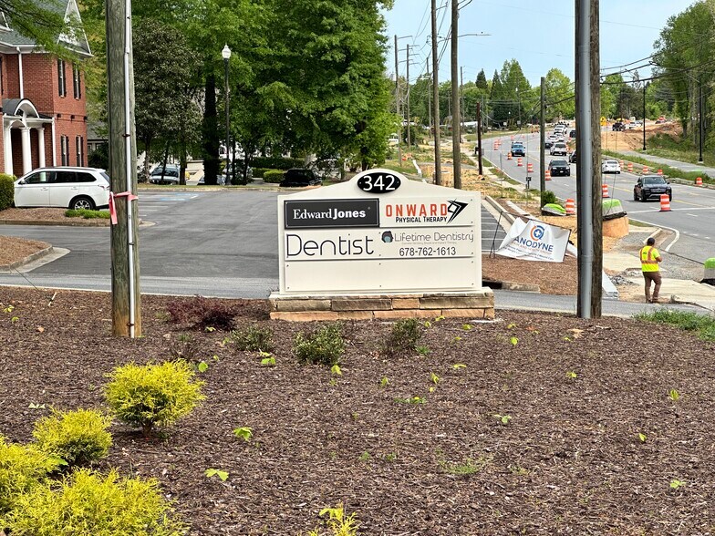 342 N Main St, Alpharetta, GA à louer - Photo de l’immeuble – Image 3 sur 30