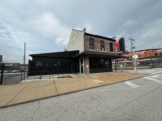 Restaurant and 8 Parking Lot Portfolio portefeuille de 9 biens à vendre sur LoopNet.fr - Photo principale – Image 1 sur 2