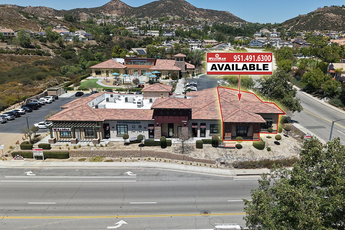 23644 Clinton Keith, Murrieta, CA à louer Photo de l’immeuble– Image 1 sur 16