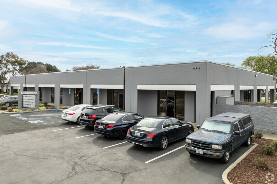 3583 Investment Blvd, Hayward, CA à louer - Photo de l’immeuble – Image 3 sur 5