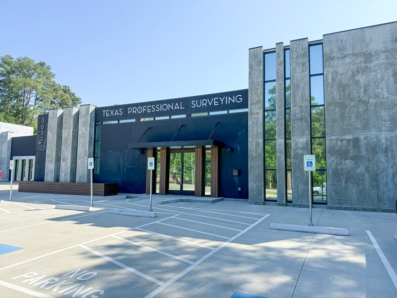 3032 N Frazier St, Conroe, TX à louer - Photo de l’immeuble – Image 2 sur 13