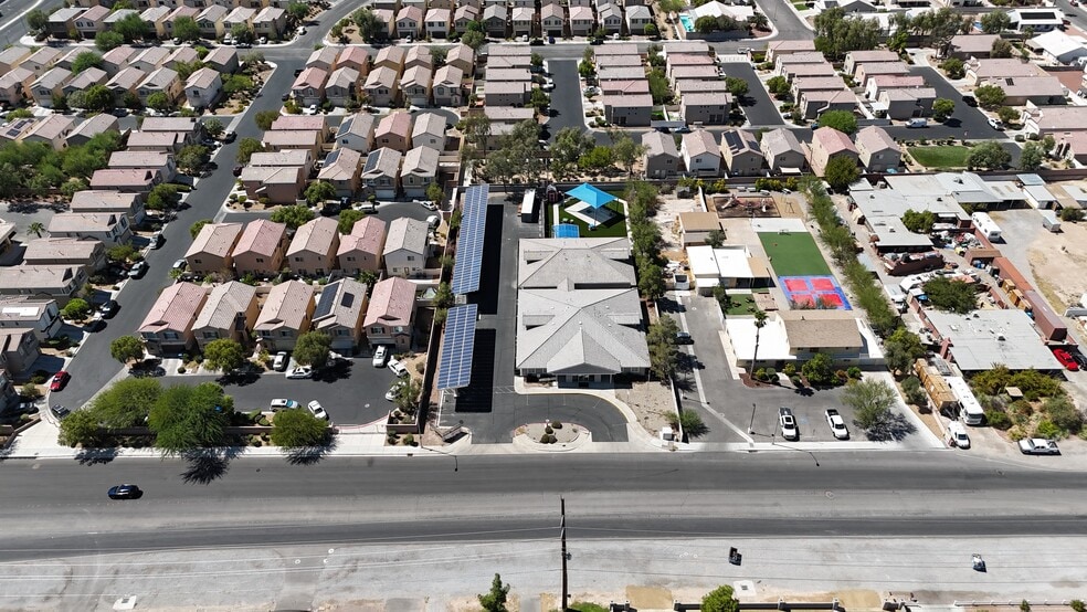 5695 N Rainbow Blvd, Las Vegas, NV à vendre - Photo de l’immeuble – Image 2 sur 11