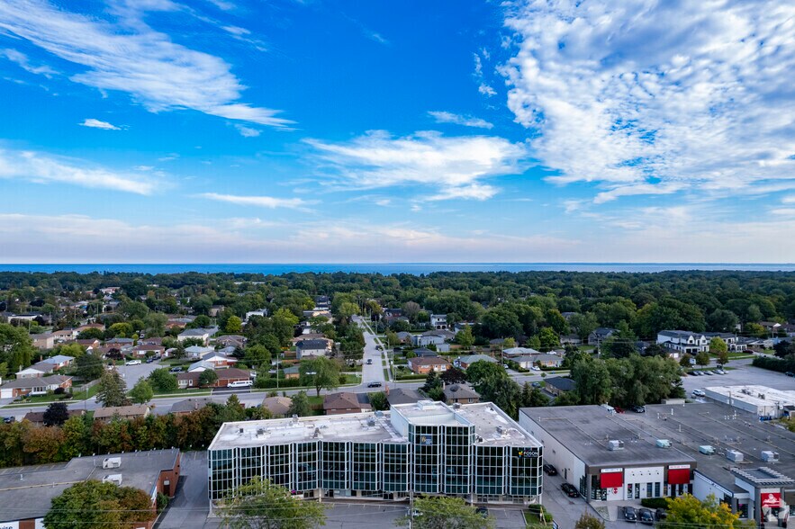 466 Speers Rd, Oakville, ON à louer - Photo de l’immeuble – Image 3 sur 5