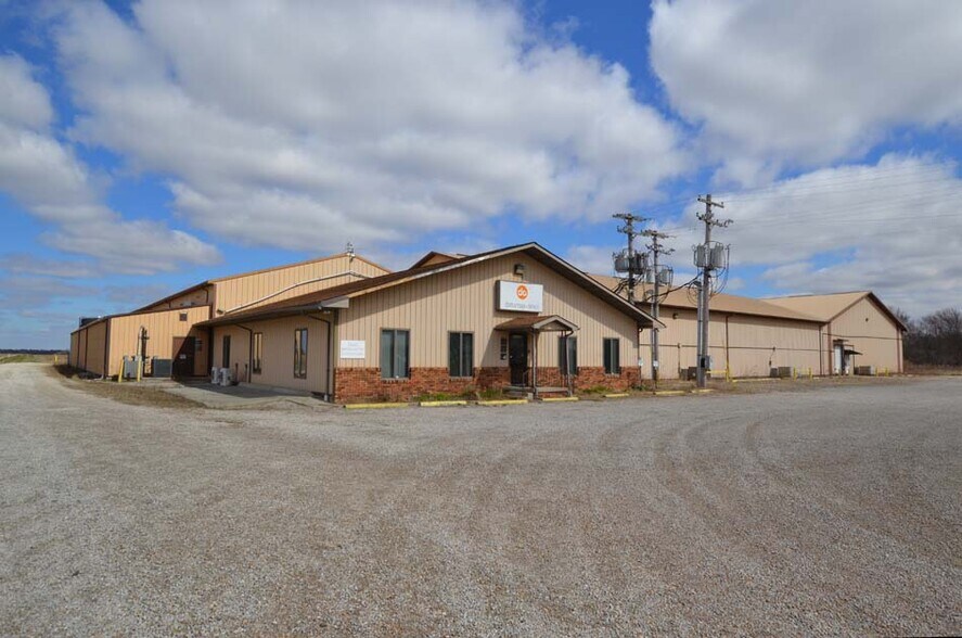 7656 E 700th Ave, Robinson, IL à louer - Photo de l’immeuble – Image 1 sur 22