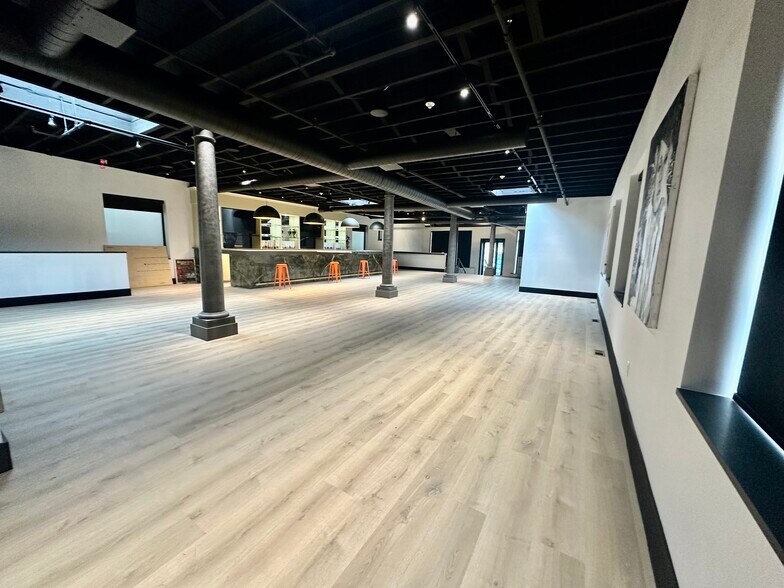 169 W Putnam Ave, Greenwich, CT à louer - Photo de l’immeuble – Image 3 sur 24
