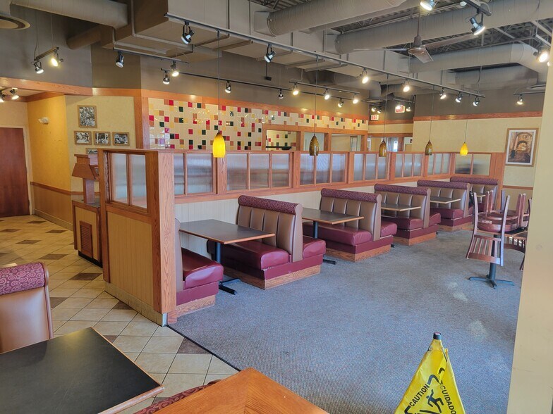 1504-1512 S Church St, Watertown, WI à louer - Photo intérieure – Image 3 sur 6