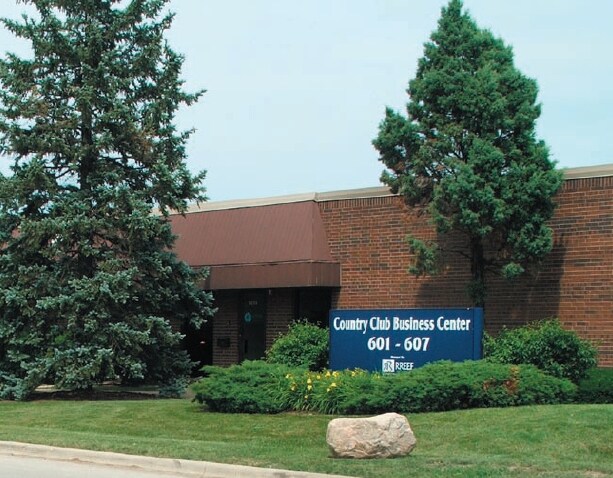 601 Country Club Dr, Bensenville, IL à louer - Photo de l’immeuble – Image 2 sur 4
