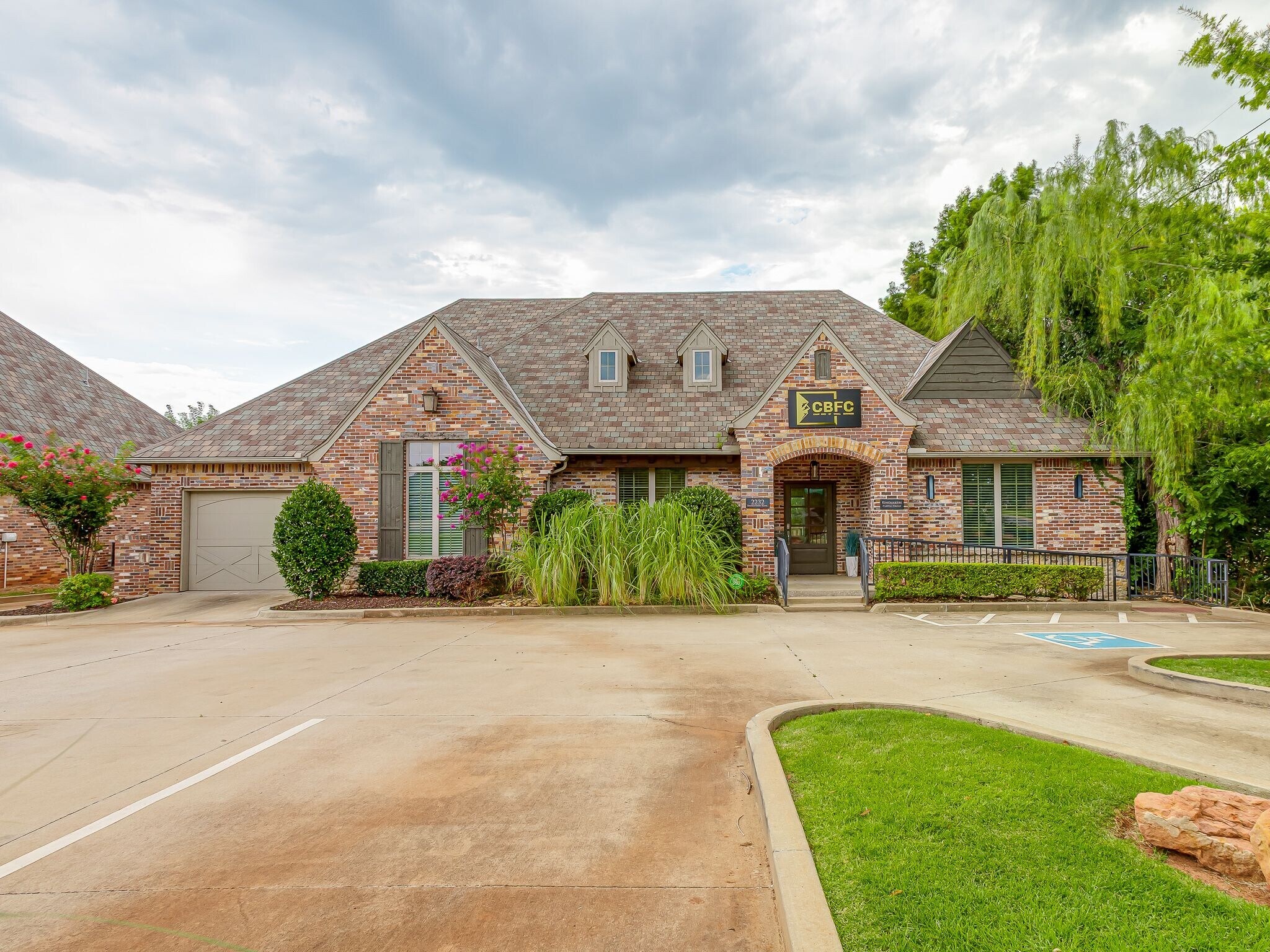 2232 Bridgeview Blvd, Edmond, OK à louer Photo de l’immeuble– Image 1 sur 29