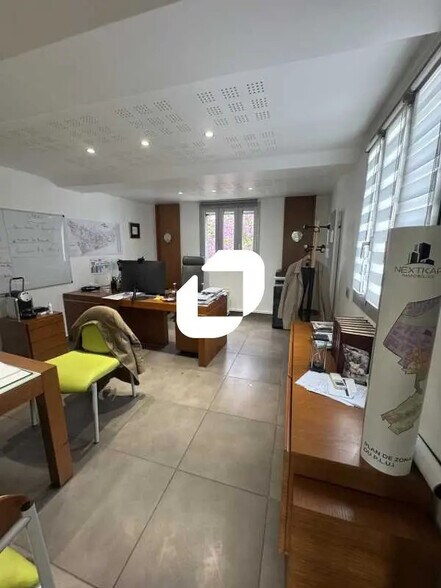 Bureau dans Bobigny à louer - Photo de l’immeuble – Image 2 sur 8