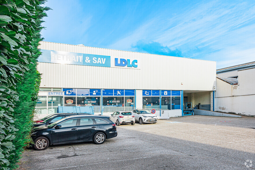 Industriel/Logistique dans Lyon à vendre - Photo principale – Image 1 sur 2