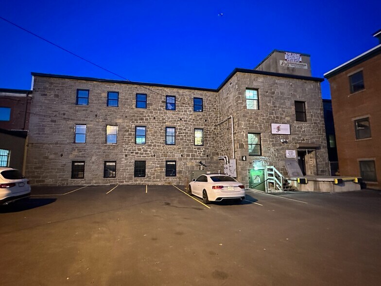 119 R Foster St, Peabody, MA à louer - Photo de l’immeuble – Image 1 sur 21