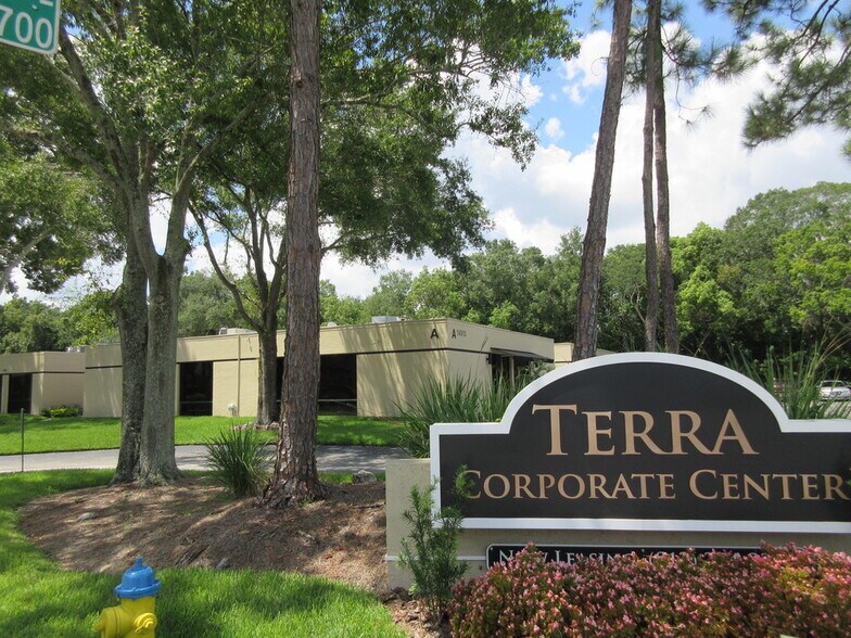 14902 Winding Creek Ct, Tampa, FL à louer - Photo de l’immeuble – Image 2 sur 18