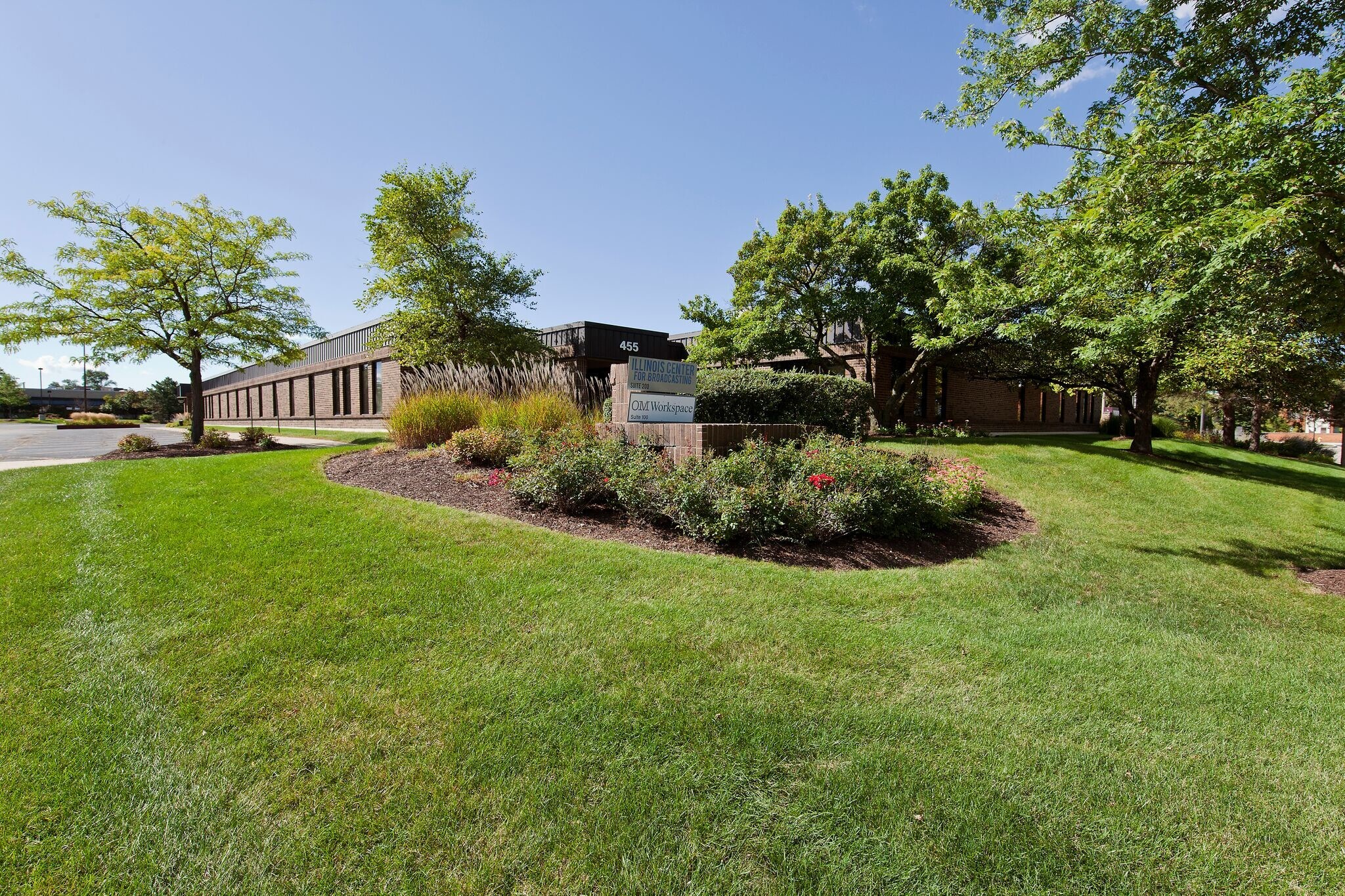 455 Eisenhower Ln S, Lombard, IL à louer Photo principale– Image 1 sur 7