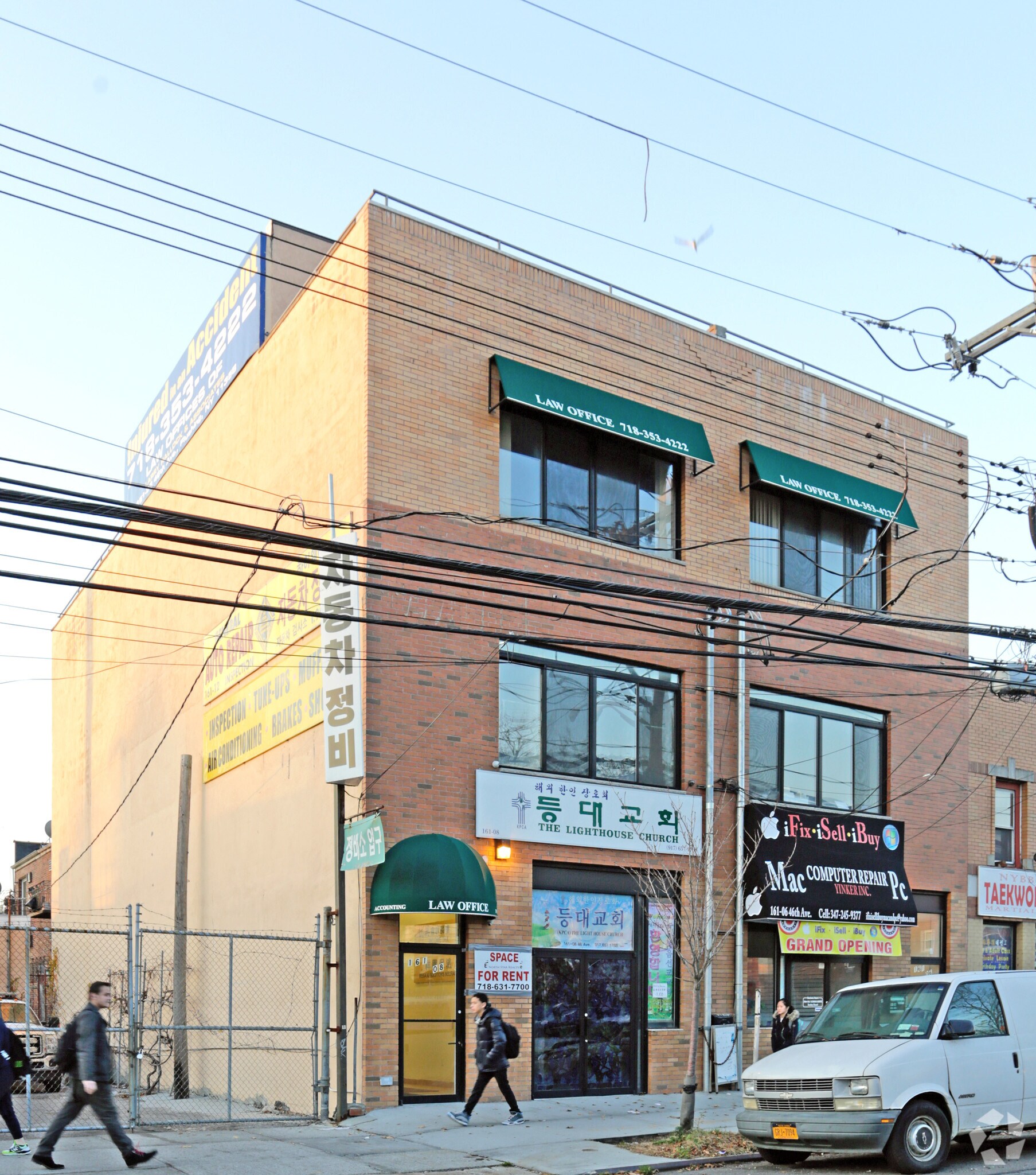 161-08 46th Ave, Flushing, NY à louer Photo de l’immeuble– Image 1 sur 11