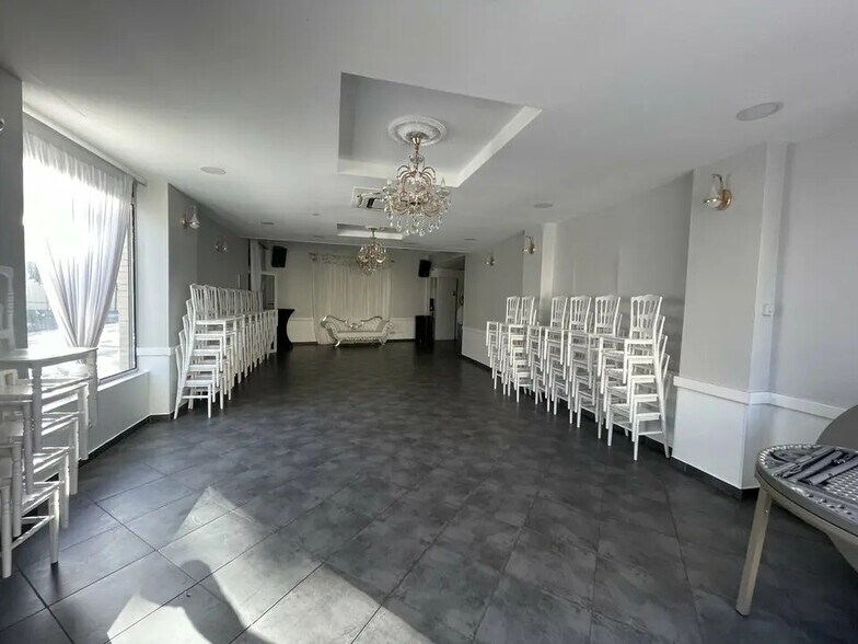 Local d'activités dans Reims à vendre - Photo de l’immeuble – Image 2 sur 5