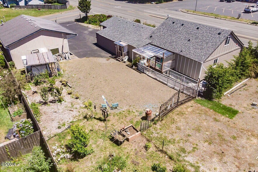 20 Willow St, Depoe Bay, OR à vendre - Photo de l’immeuble – Image 2 sur 43
