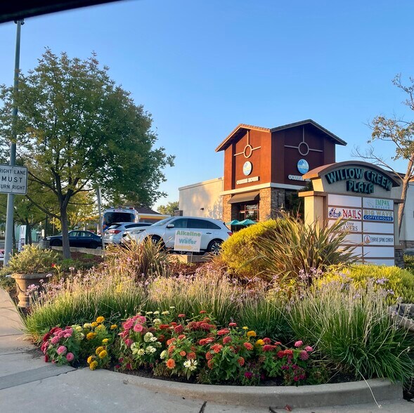 187 Blue Ravine Rd, Folsom, CA à louer - Photo de l’immeuble – Image 1 sur 5