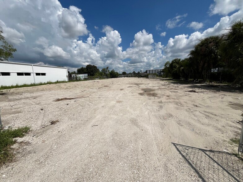 118 5th St, Fort Myers, FL à vendre - Photo de l’immeuble – Image 3 sur 5