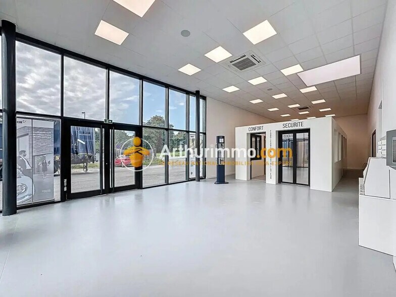 483 Rue Rene Descartes, Vaulx-Milieu à vendre - Photo de l’immeuble – Image 2 sur 16