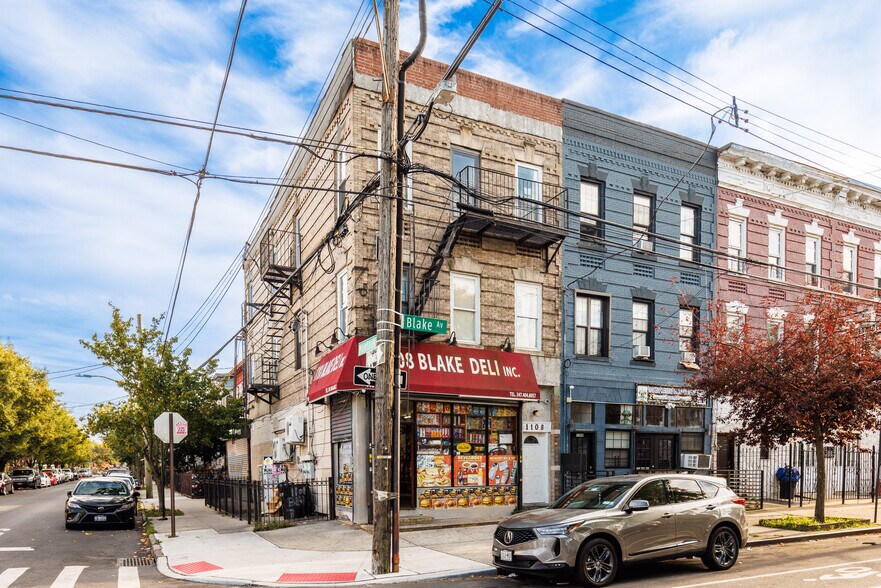 1108 Blake Ave, Brooklyn, NY à vendre - Photo de l’immeuble – Image 2 sur 2