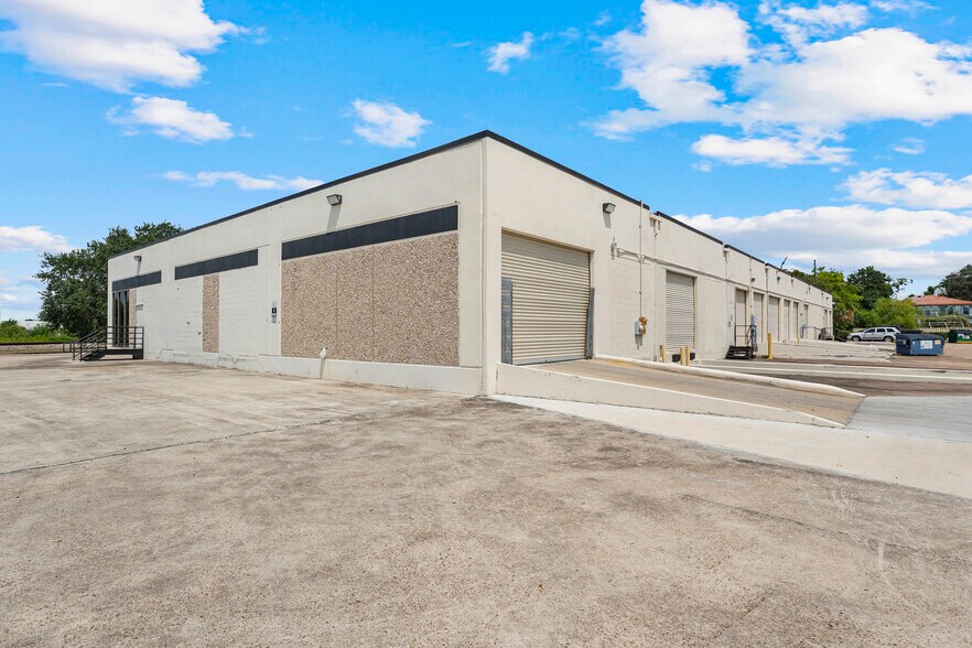 4025 Willowbend Blvd, Houston, TX à louer - Photo de l’immeuble – Image 3 sur 19