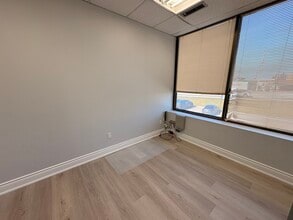 1150 Eglinton Ave E, Mississauga, ON à louer Photo intérieure– Image 2 sur 2