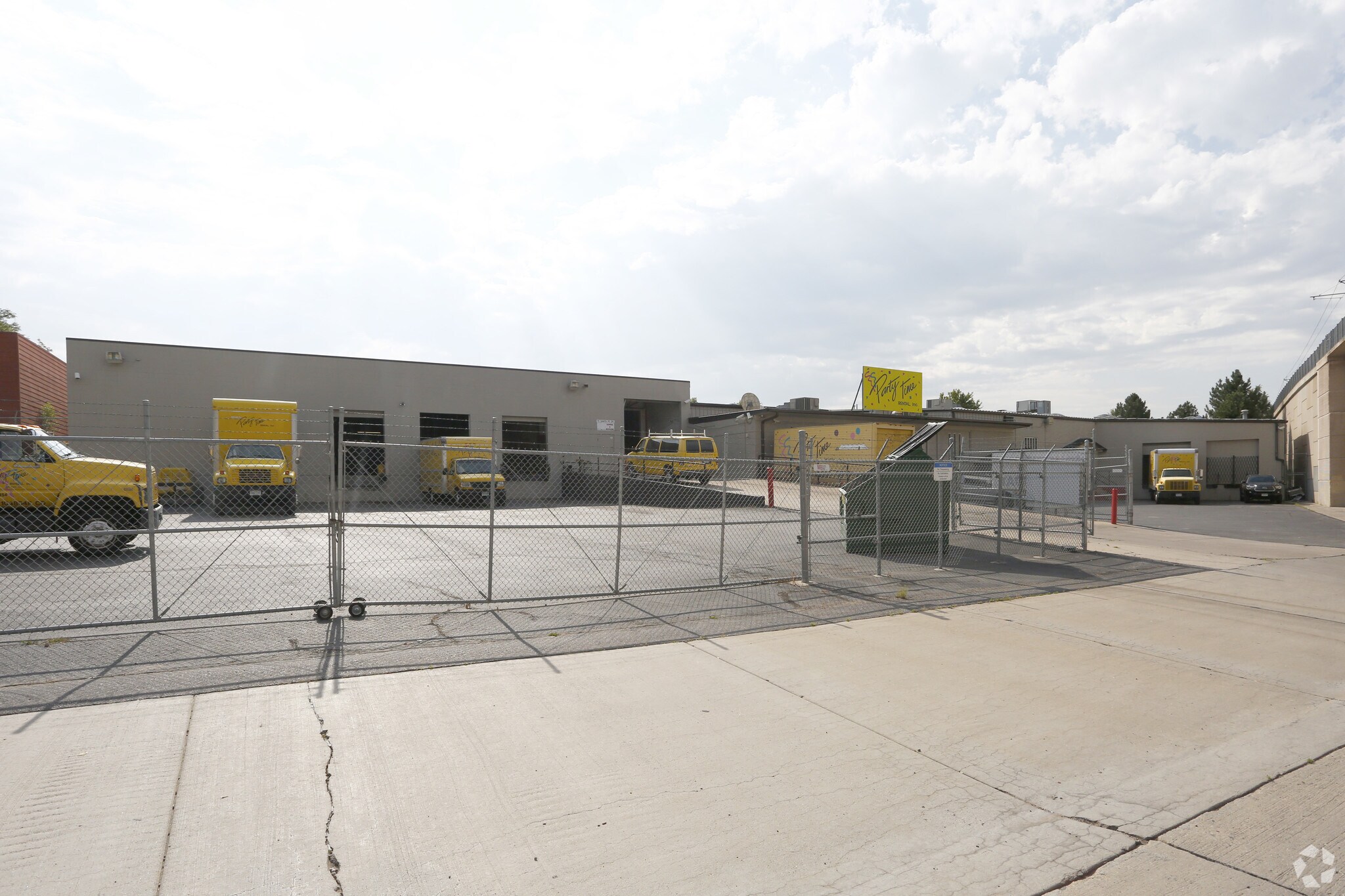 70 S Santa Fe Dr, Denver, CO à louer Photo principale– Image 1 sur 6