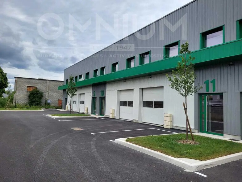 Local d’activités dans Mions à louer - Photo de l’immeuble – Image 1 sur 8