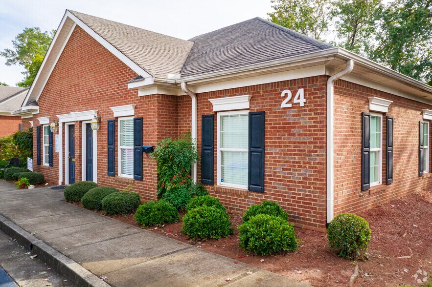 2440 Sandy Plains Rd, Marietta, GA à vendre - Photo principale – Image 1 sur 5