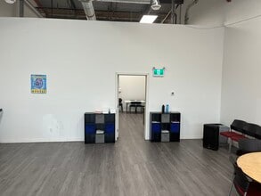 3723B 8 Av SW, Edmonton, AB à louer Photo intérieure– Image 2 sur 5