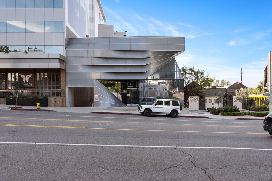 8746 W Sunset Blvd, West Hollywood, CA à louer - Photo de l’immeuble – Image 1 sur 11
