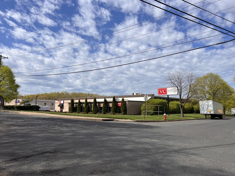 45 Sixth St, East Brunswick, NJ à louer - Photo de l’immeuble – Image 2 sur 4