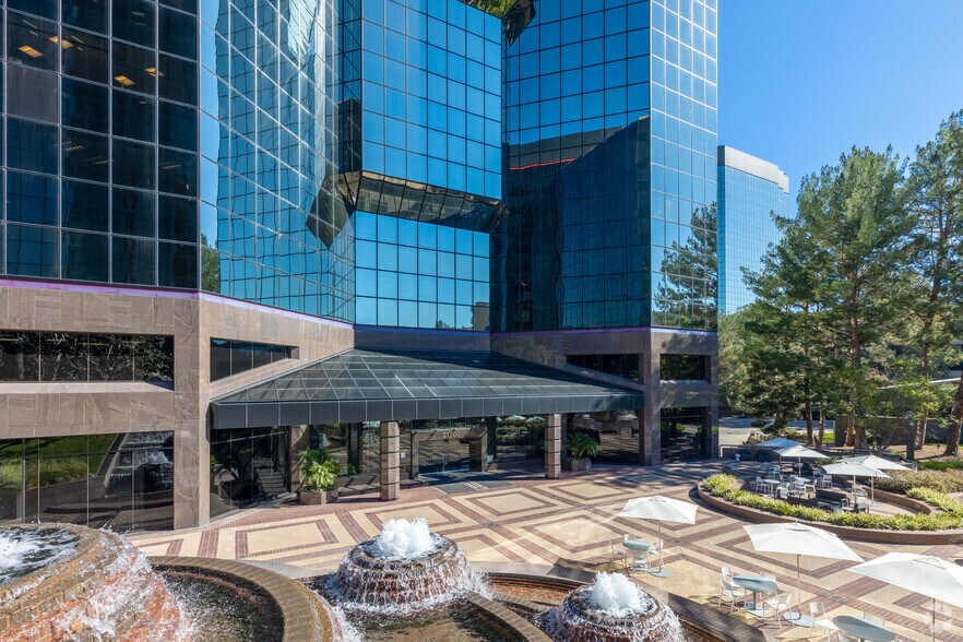 21550 Oxnard St, Woodland Hills, CA à louer - Photo de l’immeuble – Image 3 sur 5
