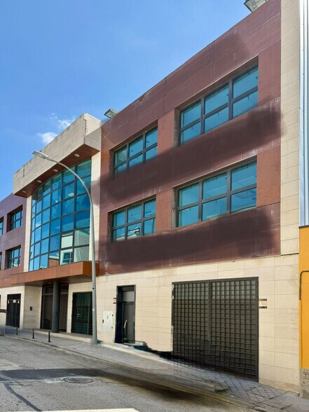 Bureau dans Alcorcón, Madrid à vendre - Photo de l’immeuble – Image 2 sur 28