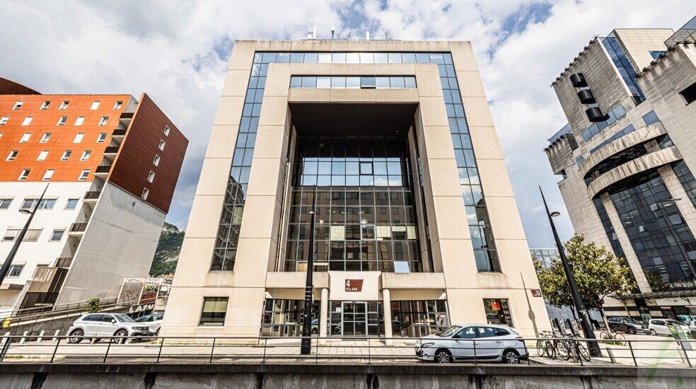 Bureau dans Grenoble à louer - Photo de l’immeuble – Image 1 sur 5