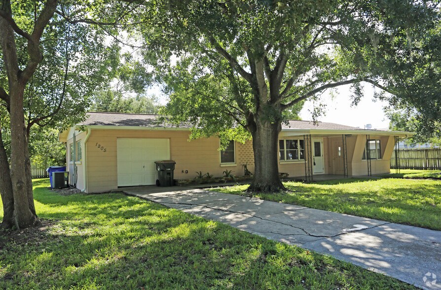1205 Alabama Ave, Saint Cloud, FL à vendre - Photo principale – Image 1 sur 3