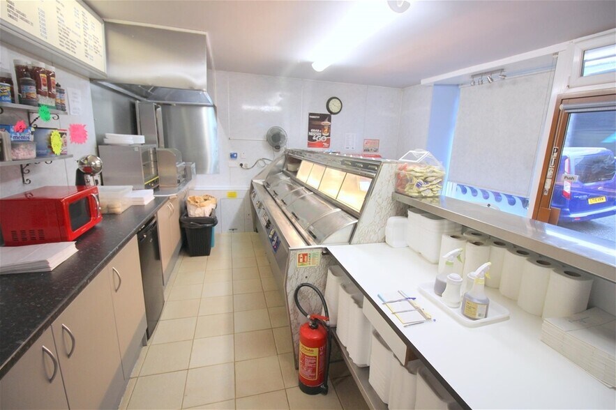 Vacant Chip Shop & Cafe with Owners Accommodation, Dufftown à vendre - Photo de l’immeuble – Image 3 sur 18