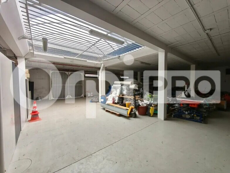 Local d'activités dans Boissy-Saint-Léger à vendre - Photo de l’immeuble – Image 3 sur 12