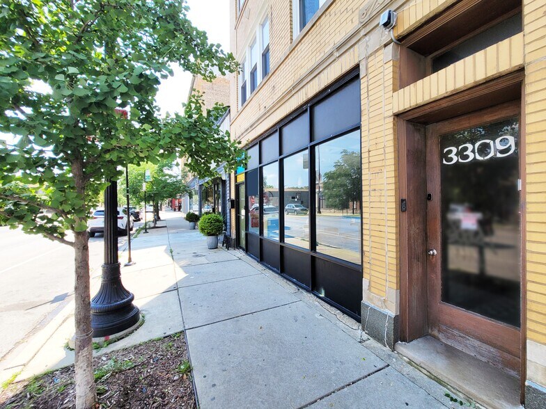 3309 W Bryn Mawr Ave, Chicago, IL à louer - Photo de l’immeuble – Image 2 sur 4