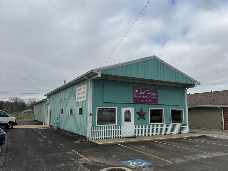 611 S Huntington St, Syracuse, IN à vendre - Photo de l’immeuble – Image 1 sur 6