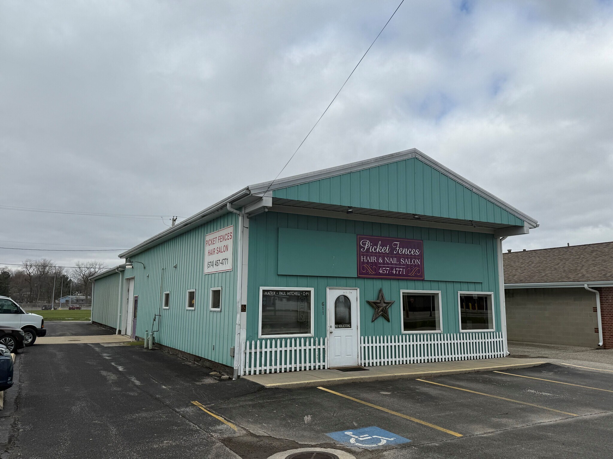 611 S Huntington St, Syracuse, IN à vendre Photo de l’immeuble– Image 1 sur 7