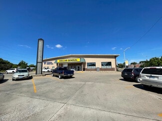 Plus de détails pour 212 E Calhoun St, Macomb, IL - Local commercial à louer